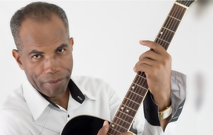 Com 41 anos de ministério na música gospel, Edivaldo Santos prepara novo EP “Avisa Lá”